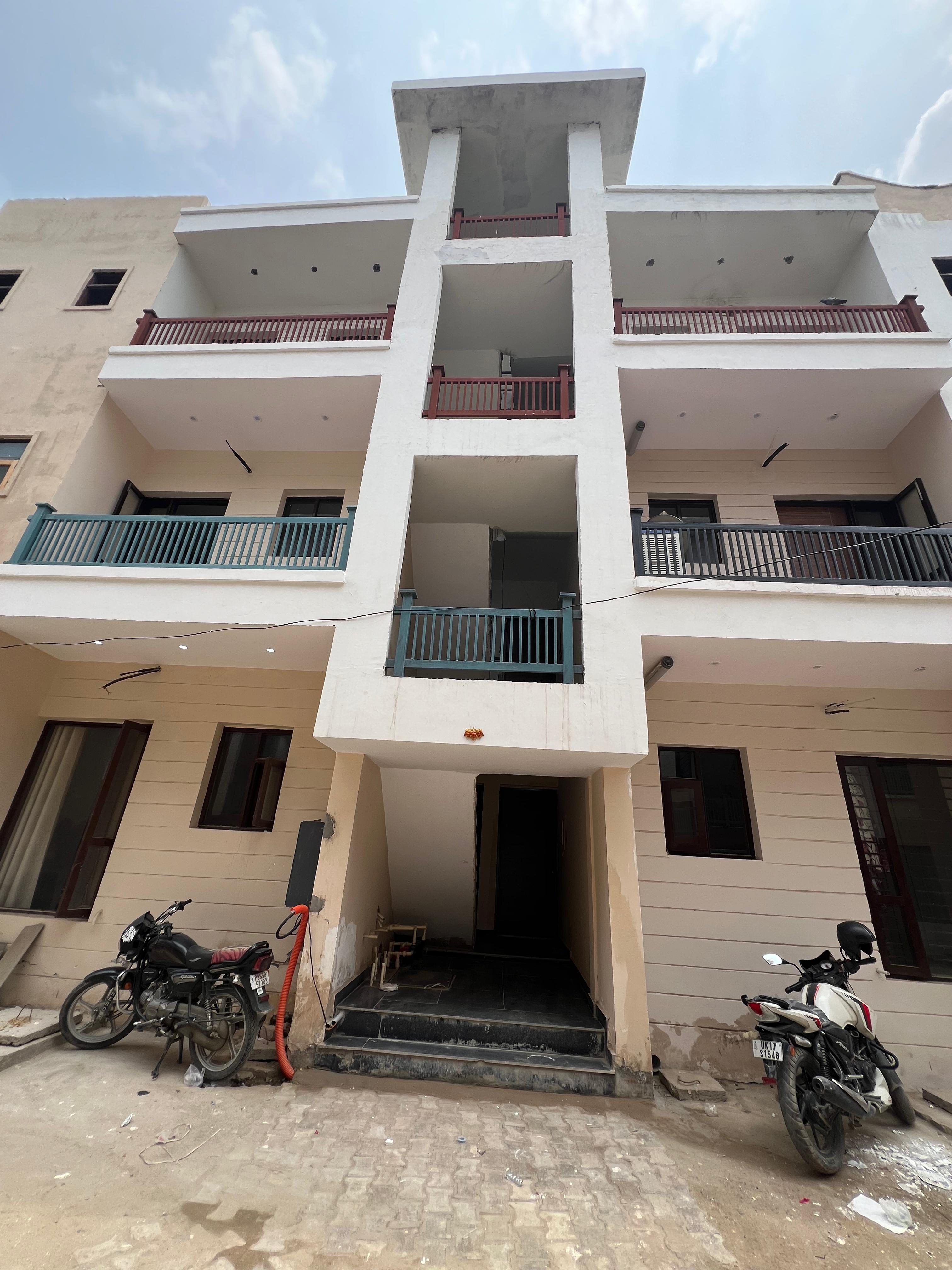 3BHK Luxury Flats For Sale Near Airport Road!